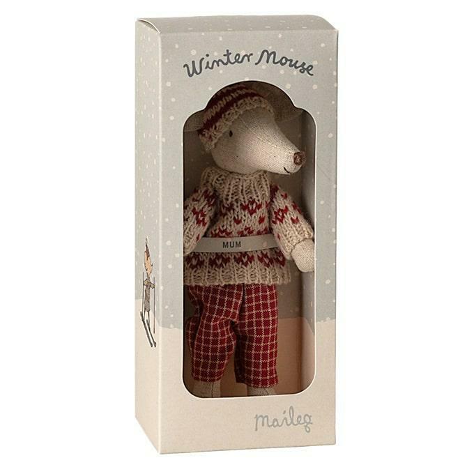 MAILEG Myszka Mama na nartach Winter mouse with ski set MAILEG Myszka Mama na nartach Winter mouse with ski set