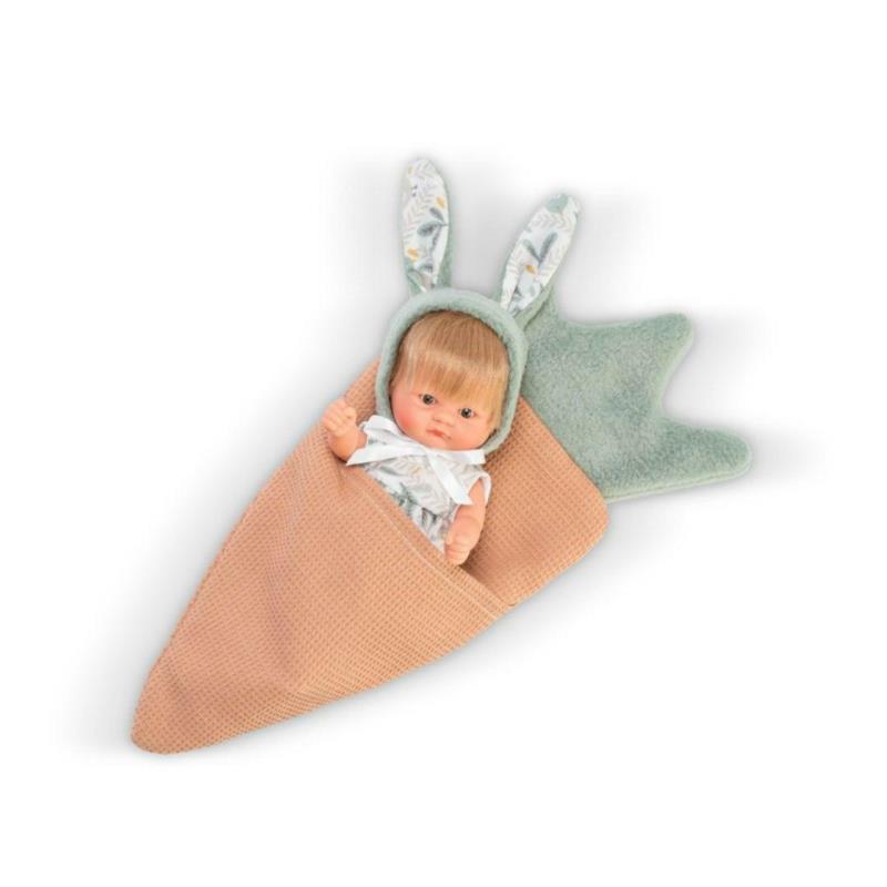 ASI Lalka hiszpańska Bamboncin 20cm. ze śpiworkiem w kształcie Marchewki ASI Lalka hiszpańska Bamboncin 20cm. ze śpiworkiem w kształcie Marchewki