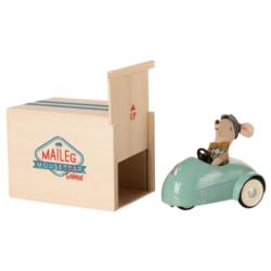 Myszka w aucie z nieb. garażem MAILEG Mouse Little Brother in Car with Garage - Blue